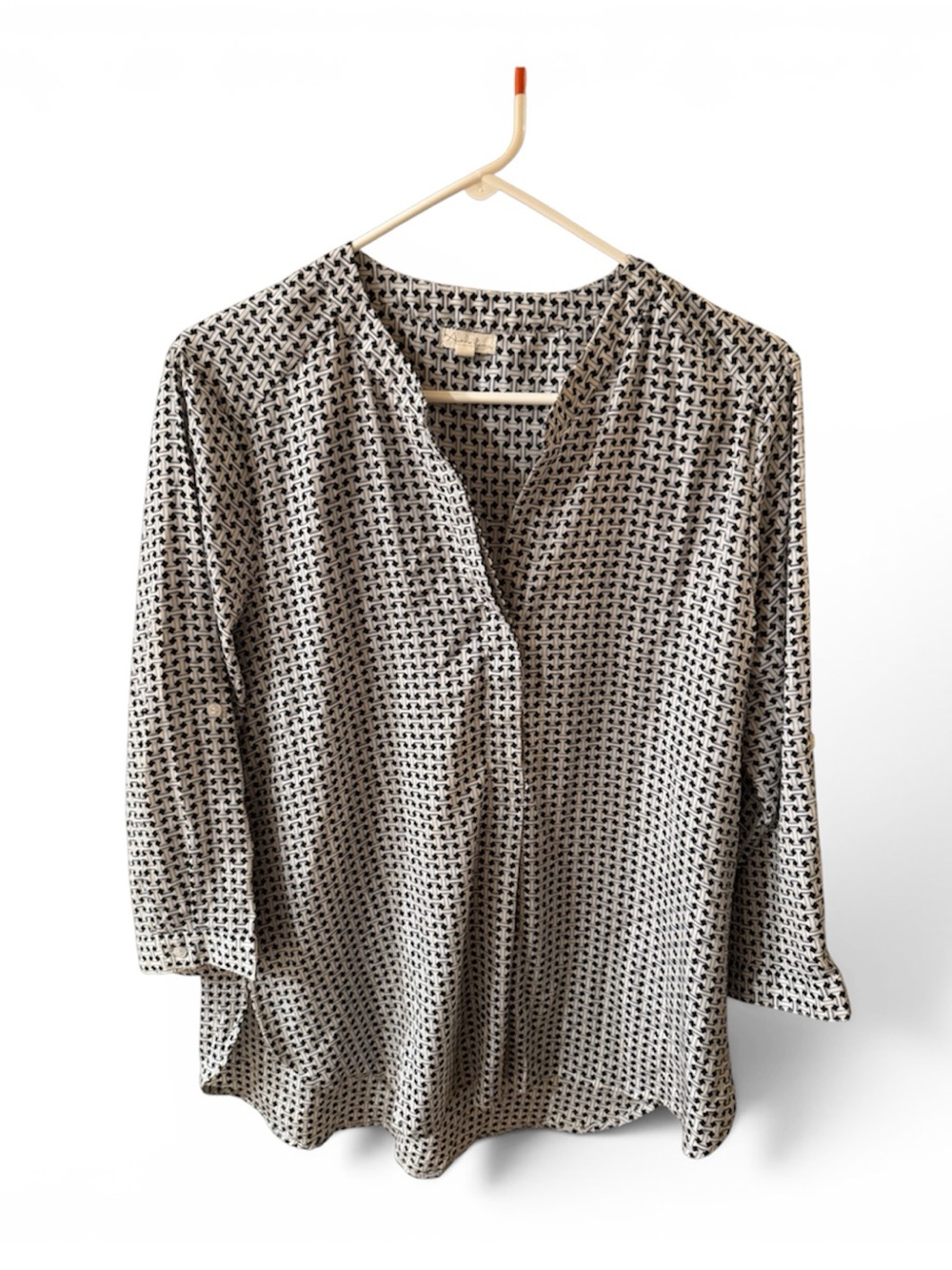 Antilia Femme Women's Black & White Geometric V-Neck Blouse